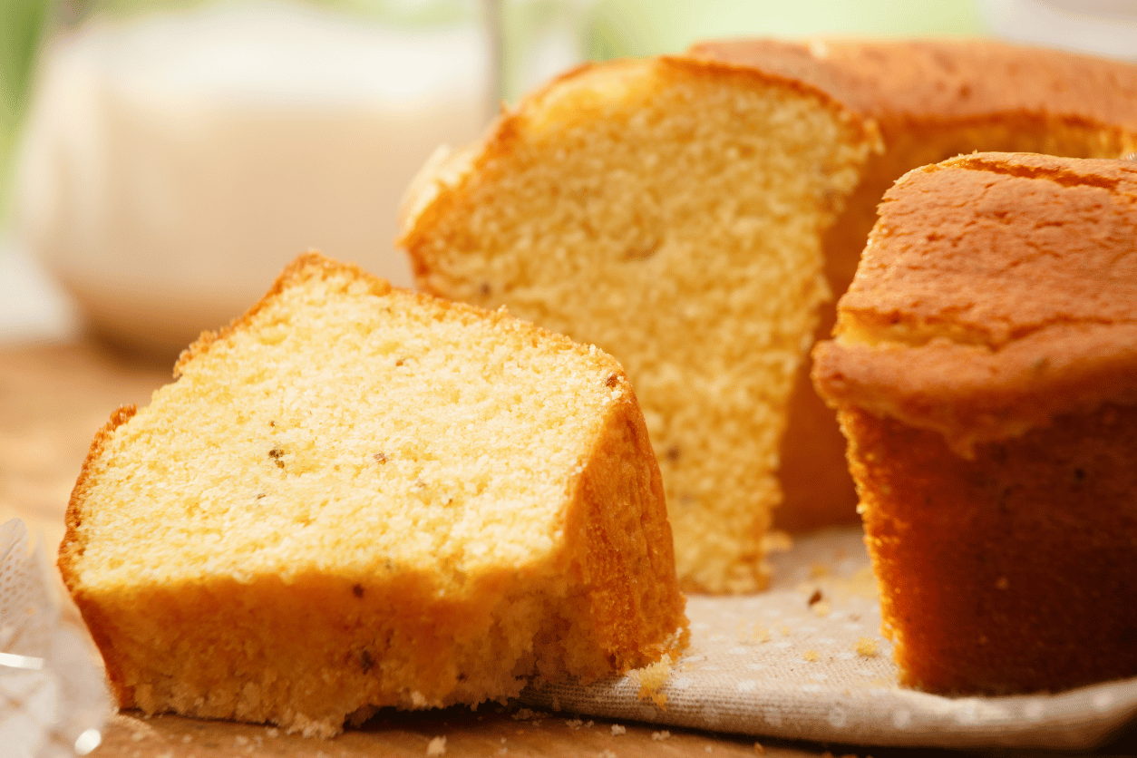 O bolo de água é uma receita clássica, que surpreende pela sua simplicidade e sabor.