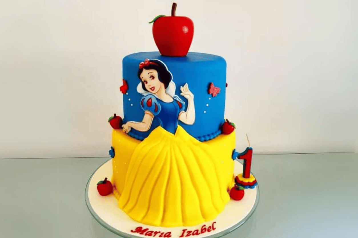 Os bolos Branca de Neve são escolhas perfeitas para aniversários infantis e celebrações que buscam um toque de magia e encanto.