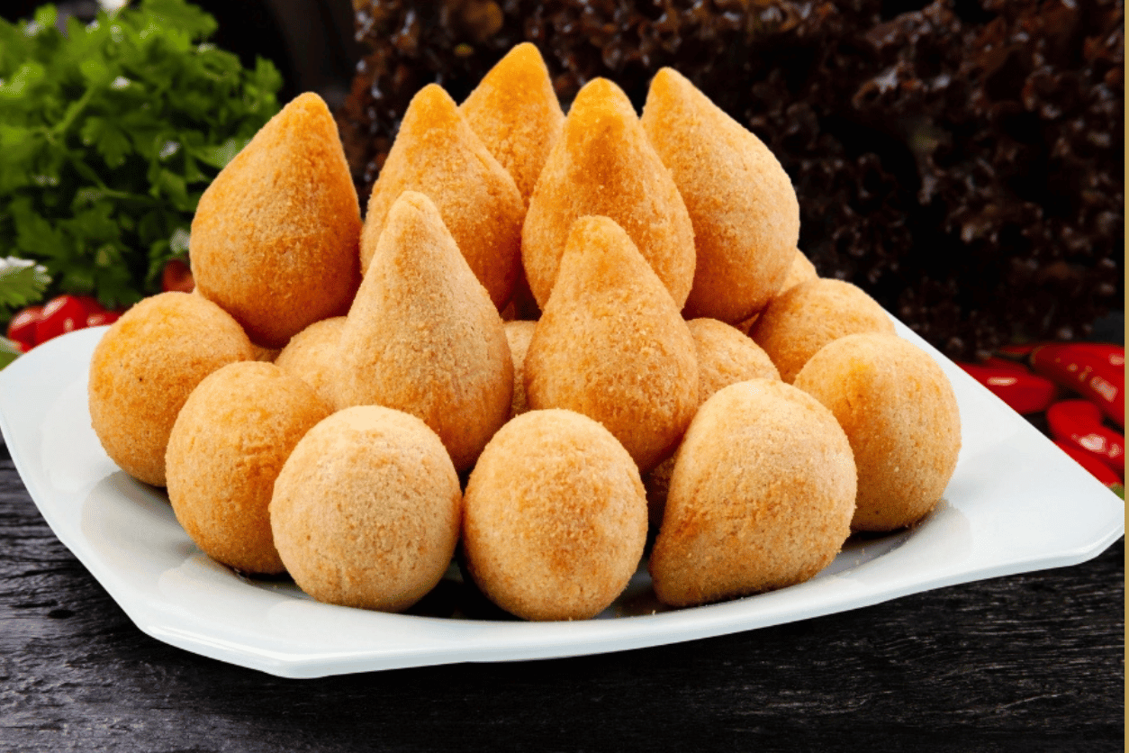 Se você sempre quis fazer um curso de salgados e sonha em preparar a coxinha perfeita, este artigo é para você.