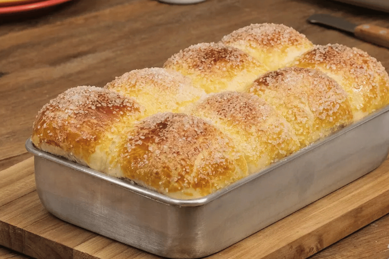 Fazer pão doce é como trazer o aconchego de uma padaria para a sua casa. Não há nada como o aroma