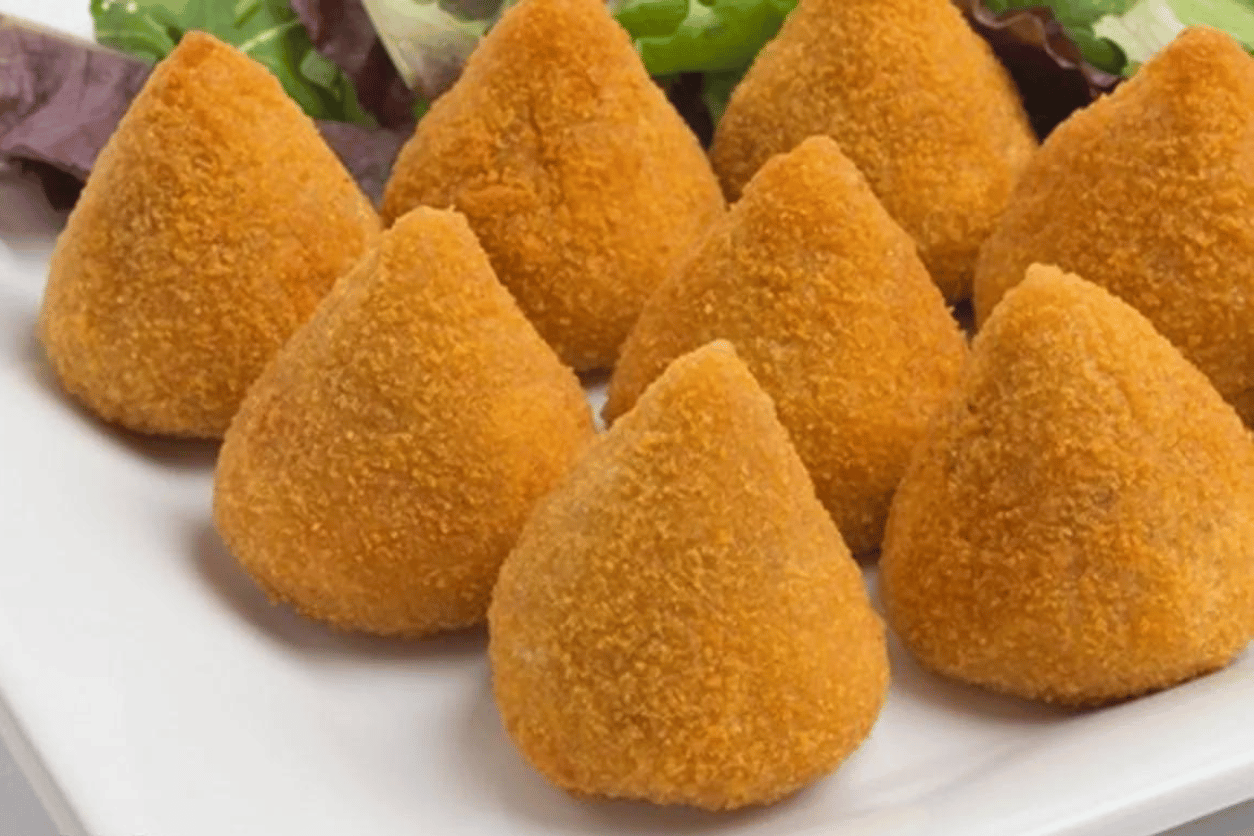 Essa receita com coxinha de frango é um dos salgados mais queridos pelos brasileiros.