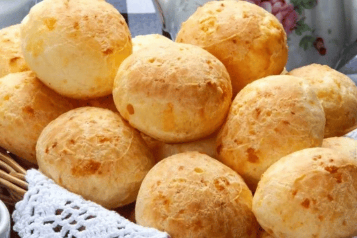 As receitas de pão com queijo são muito queridas, pois combinam praticidade e sabor.