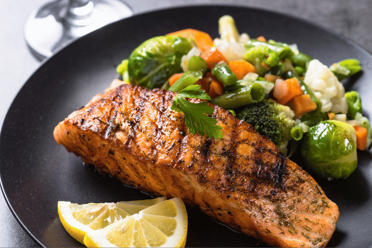 O salmão é um dos peixes mais apreciados no mundo, conhecido não apenas por seu sabor delicioso