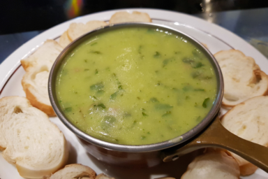 Caldo verde com mandioca