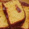 Bolo de fubá cremoso com goiabada