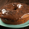 Bolo de cenoura com cobertura de chocolate