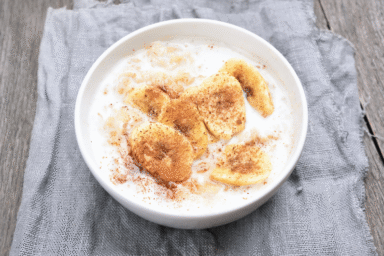 Mingau de aveia com banana e canela