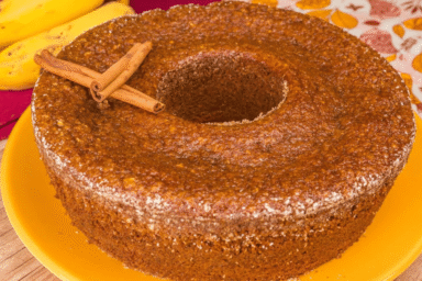 Bolo de banana com aveia