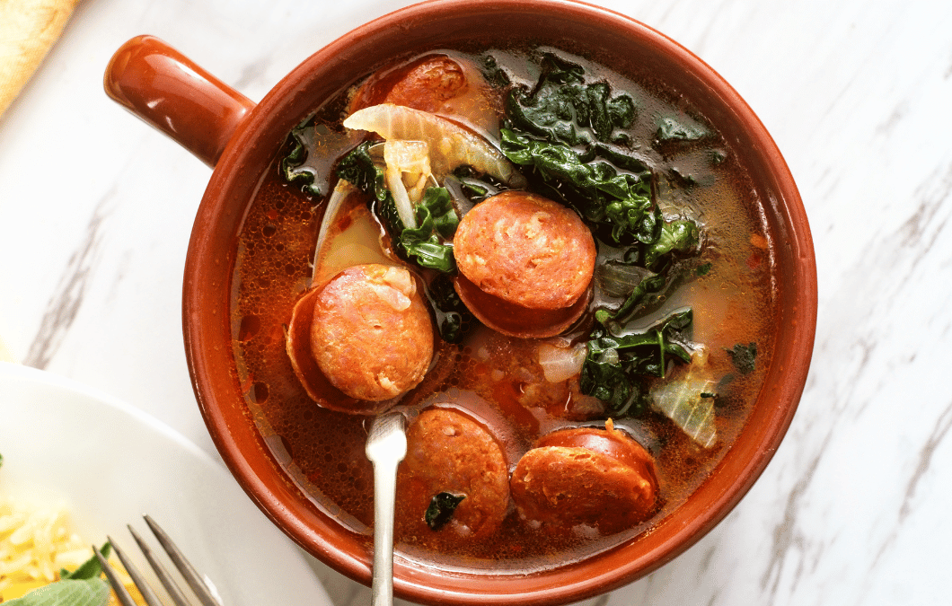 Caldo verde com couve e linguiça