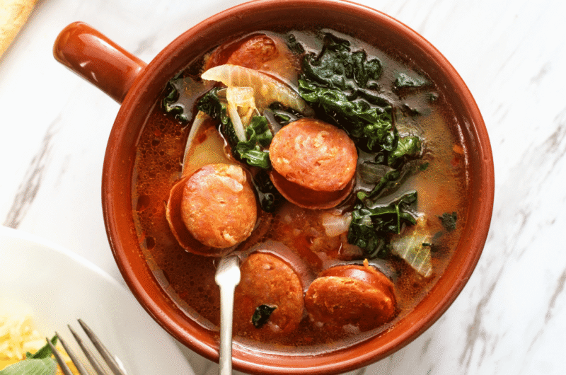 Caldo verde com couve e linguiça