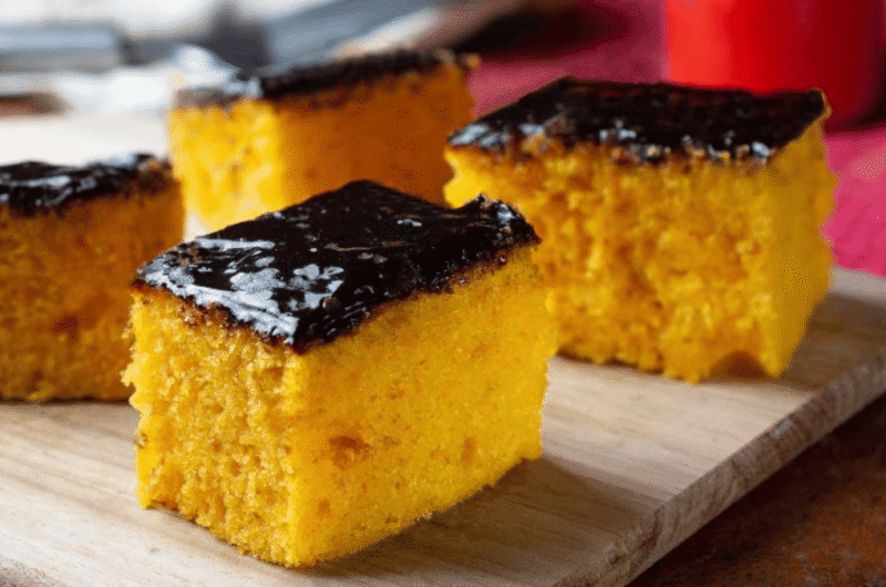 Bolo de cenoura húmido e fofo