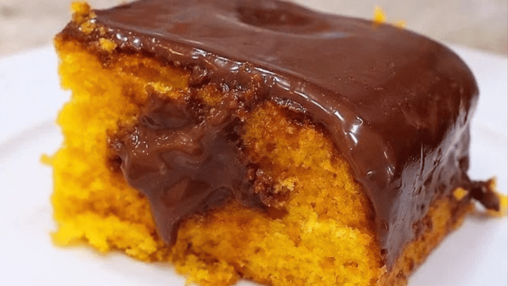 Bolo de cenoura com 2 cenouras