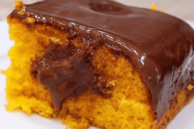 Bolo de cenoura com 2 cenouras