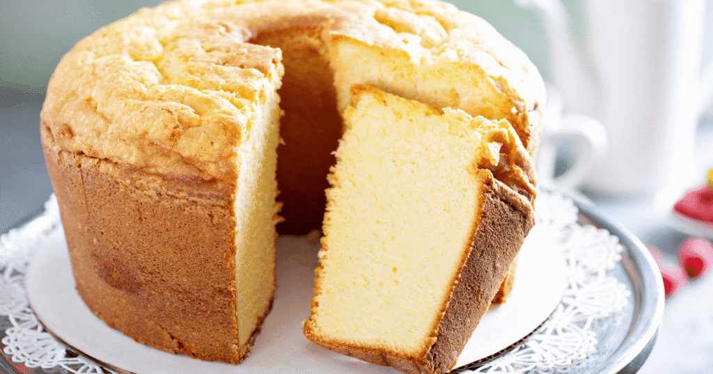 O bolo fofo é uma das receitas mais queridas da cozinha brasileira. Ele está presente em casas de família, padarias e festas simples.